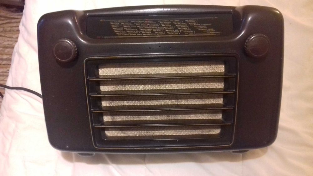 Radio antigo em bom estado