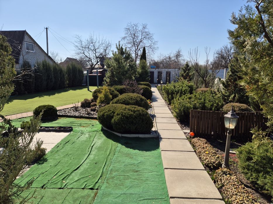 Дача біля річки Дніпро