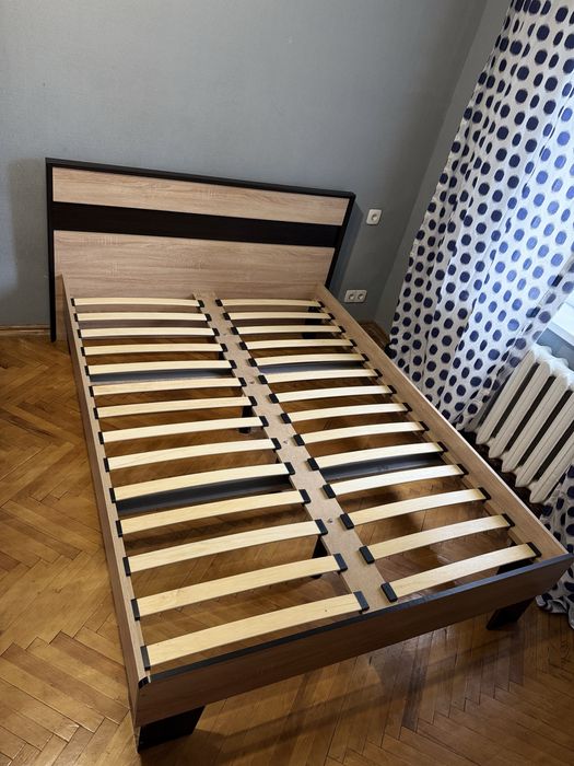 Ліжко 140/200 б/у за матрацом