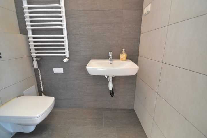 Lokal magazynowy z zapleczem biurowo-socjalnym do wynajęcia !