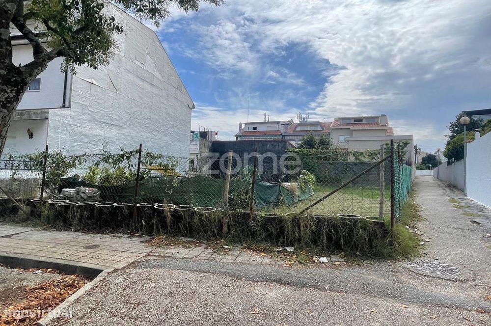 Terreno urbano para construção de moradia em Custóias