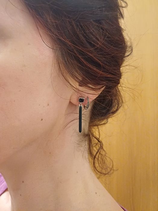 Par de brincos pretos, muito elegantes