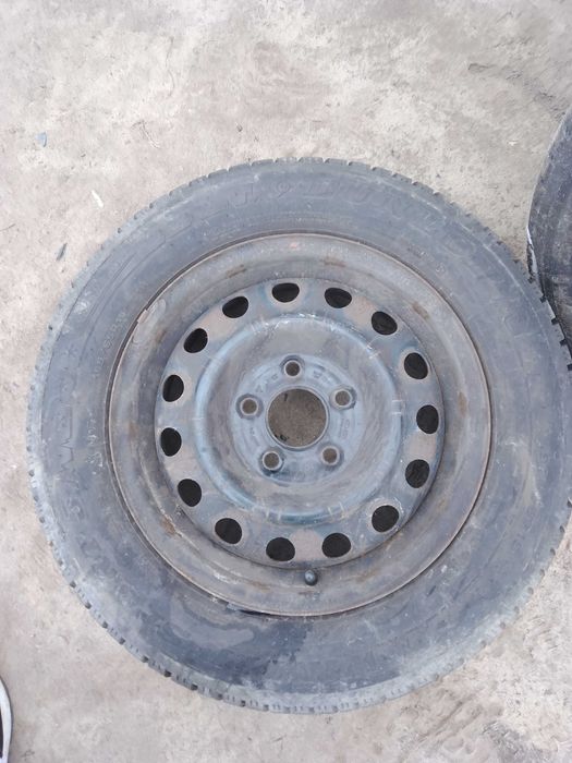 Koła zimowe 5x114,3 Kia Hyundai 195/65R15 Dunlop  bieżnik 8mm rok 2024