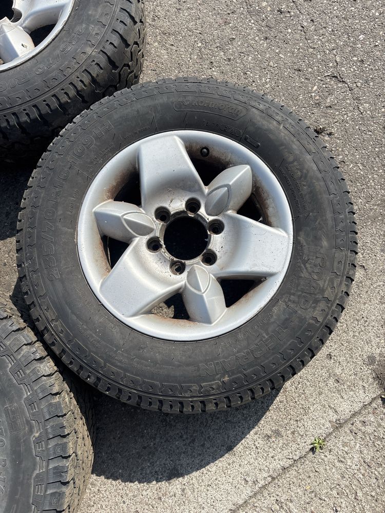 Koła alu felgi opony terrano 6x139.7 235/70 16