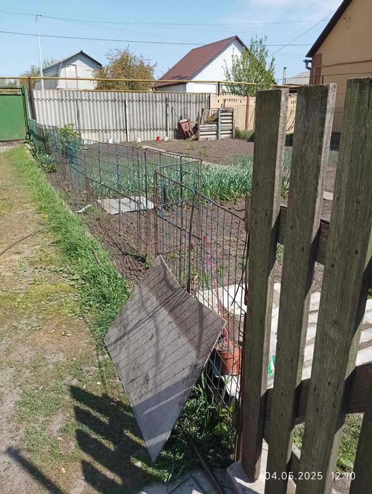 Продам.. 1/2 дома в Мерефе район вокзала.