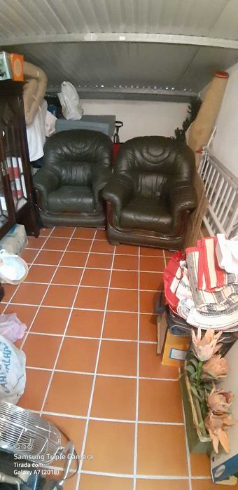 conjunto sofás em pele