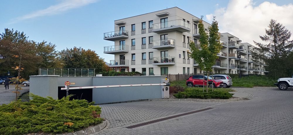 Zaspa - dwa miejsca w hali garażowej