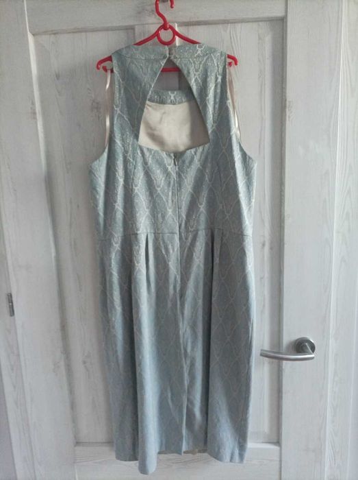 Piękna elegancka sukienka do kolana na podszewce 44