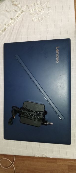 Продаю ноутбук Lenovo ideapad 330-15ikb з розбитим екраном