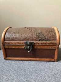 Drewniany brązowy kuferek na biżuterię, vintage
