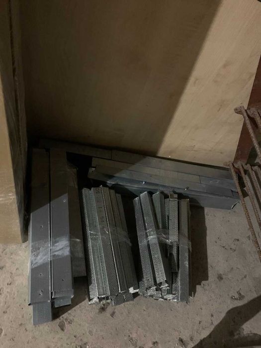 Стелажі, полички на склад для магазину, метал. профіль, гіпсокартон БУ