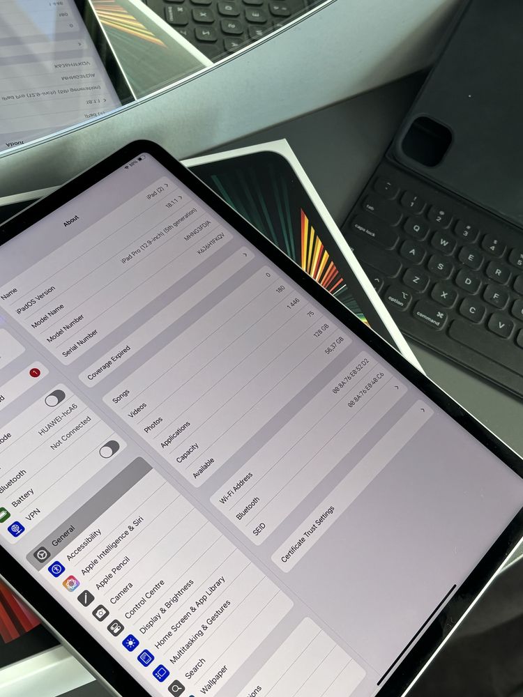 iPad Pro (12.9-inch) (5th generation) 256 GB+Keyboard SMART and stylus