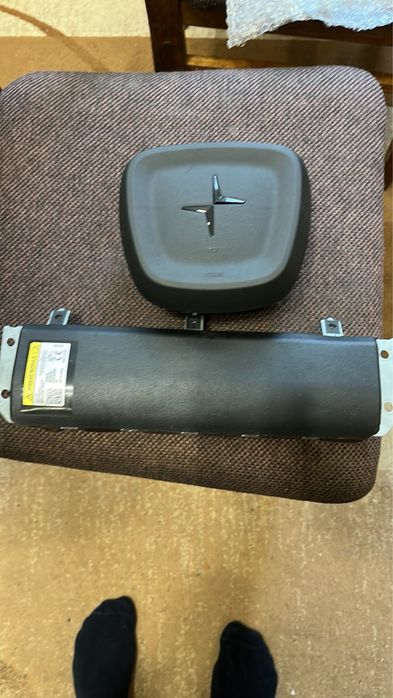 Подушка безпеки колін водія Polestar 2