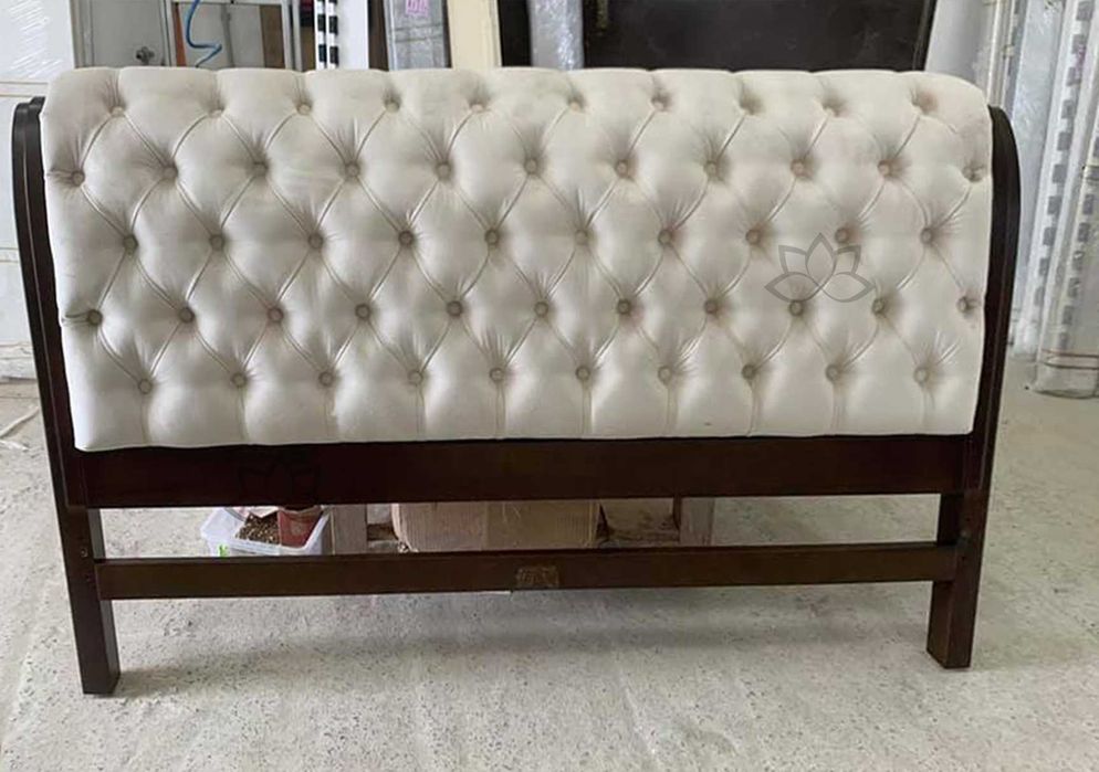 Ліжко з масиву бука та м’якою каретною стяжкою