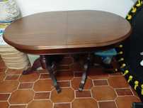 Mesa de sala de jantar em madeira maciça