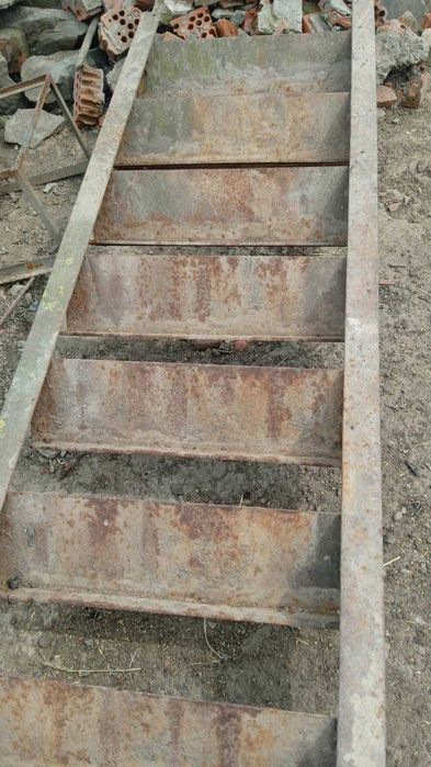 Продам сходи металеві б/у