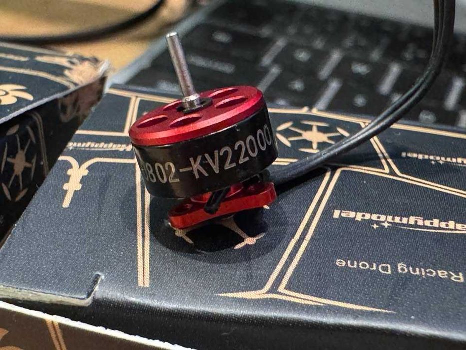 Mikro dron FPV 1s Mobula 6 FrSky 1900Kv