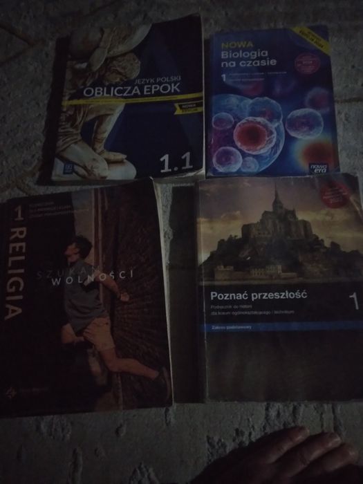 Sprzedam książki do pierwszej klasy szkoły średniej