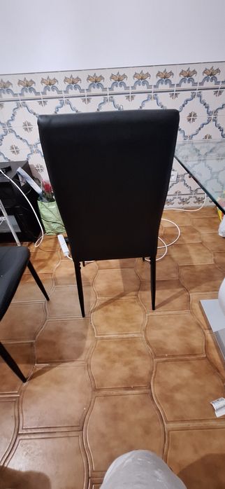 Conjunto mesa e cadeiras
