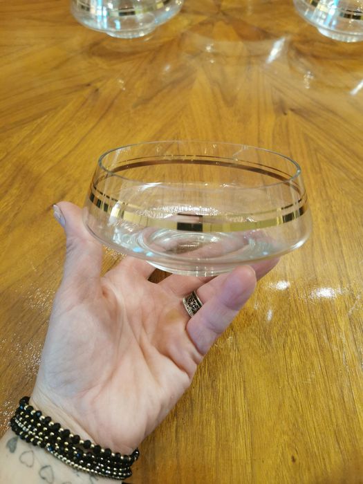 Zestaw PRL szklany  salaterki kieliszki miska z złotymi liniami