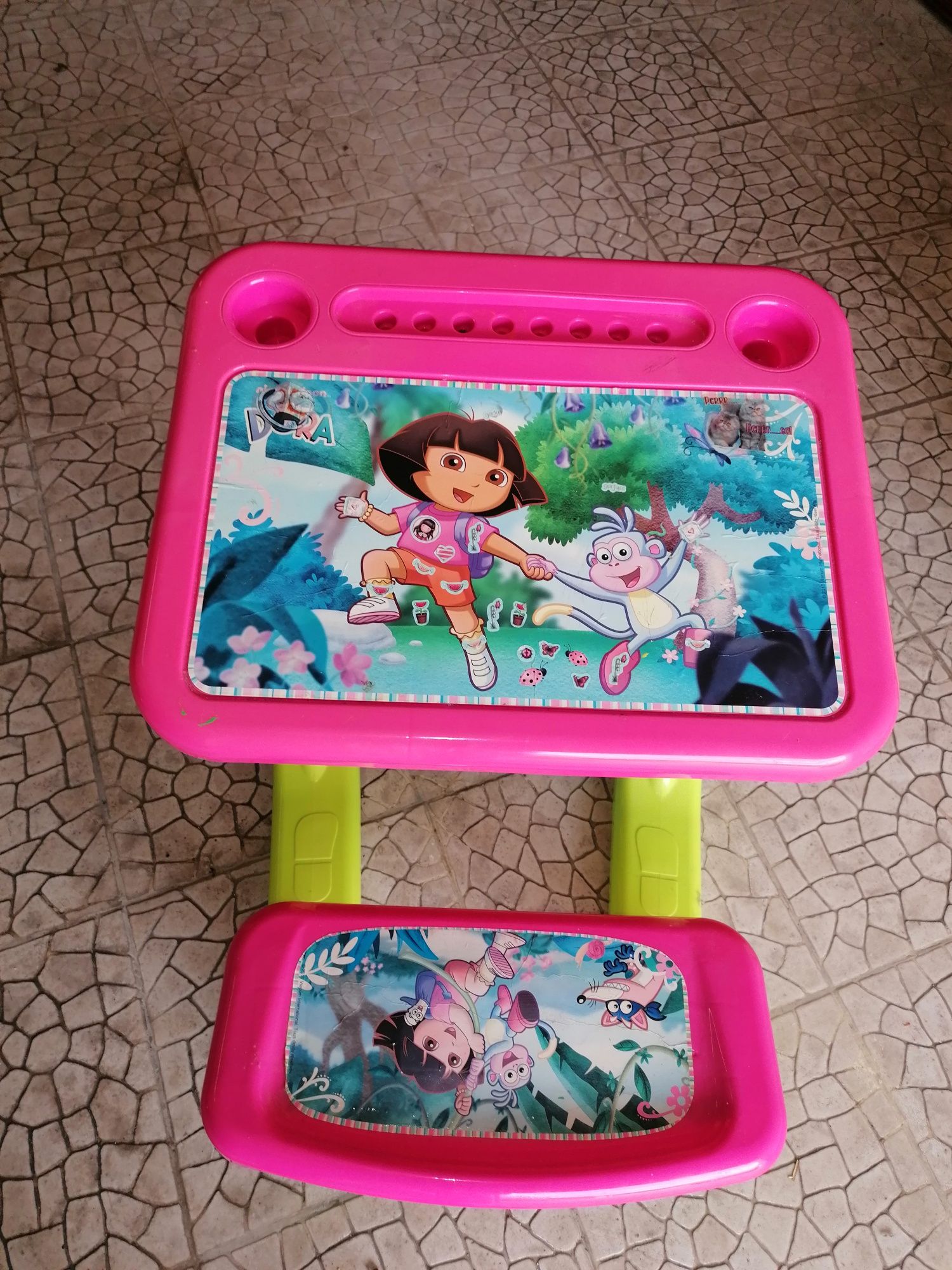Mesa de criança Dora a exploradora