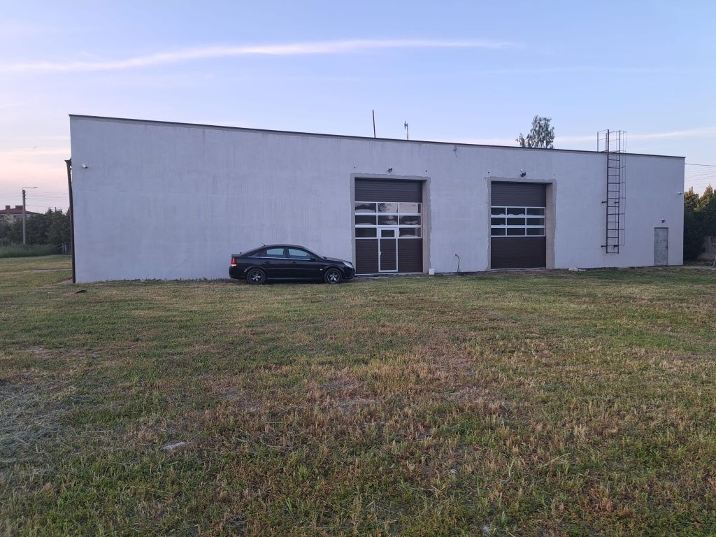 Hala magazynowa z powierzchnią biurową i mieszkalną oraz parkingiem