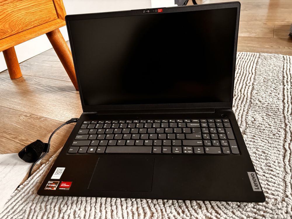 Lenovo V15 G2 laptop Ryzem 3 SSD