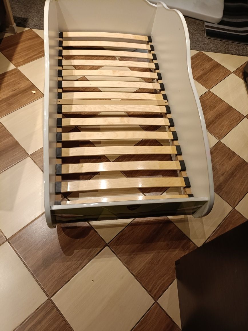 Łóżko dziecięce używane