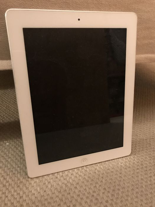 iPad 2 (2011) e carregador