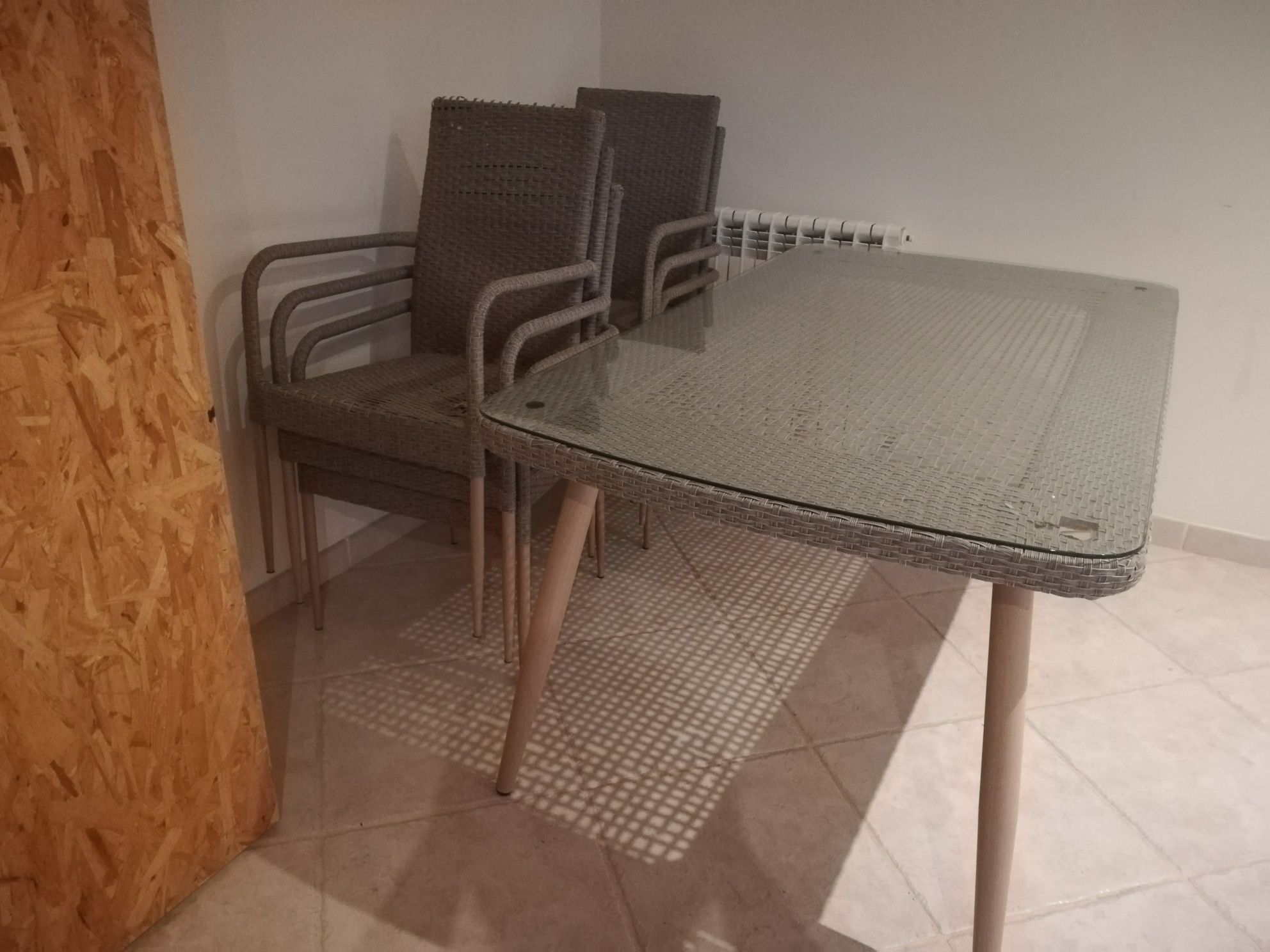 Conjunto de mesa com 6 cadeiras