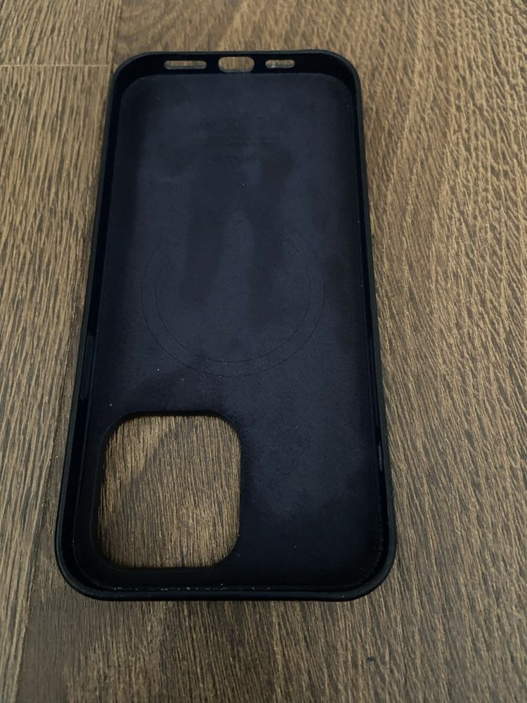 Etui na iphone 13 z silikonu