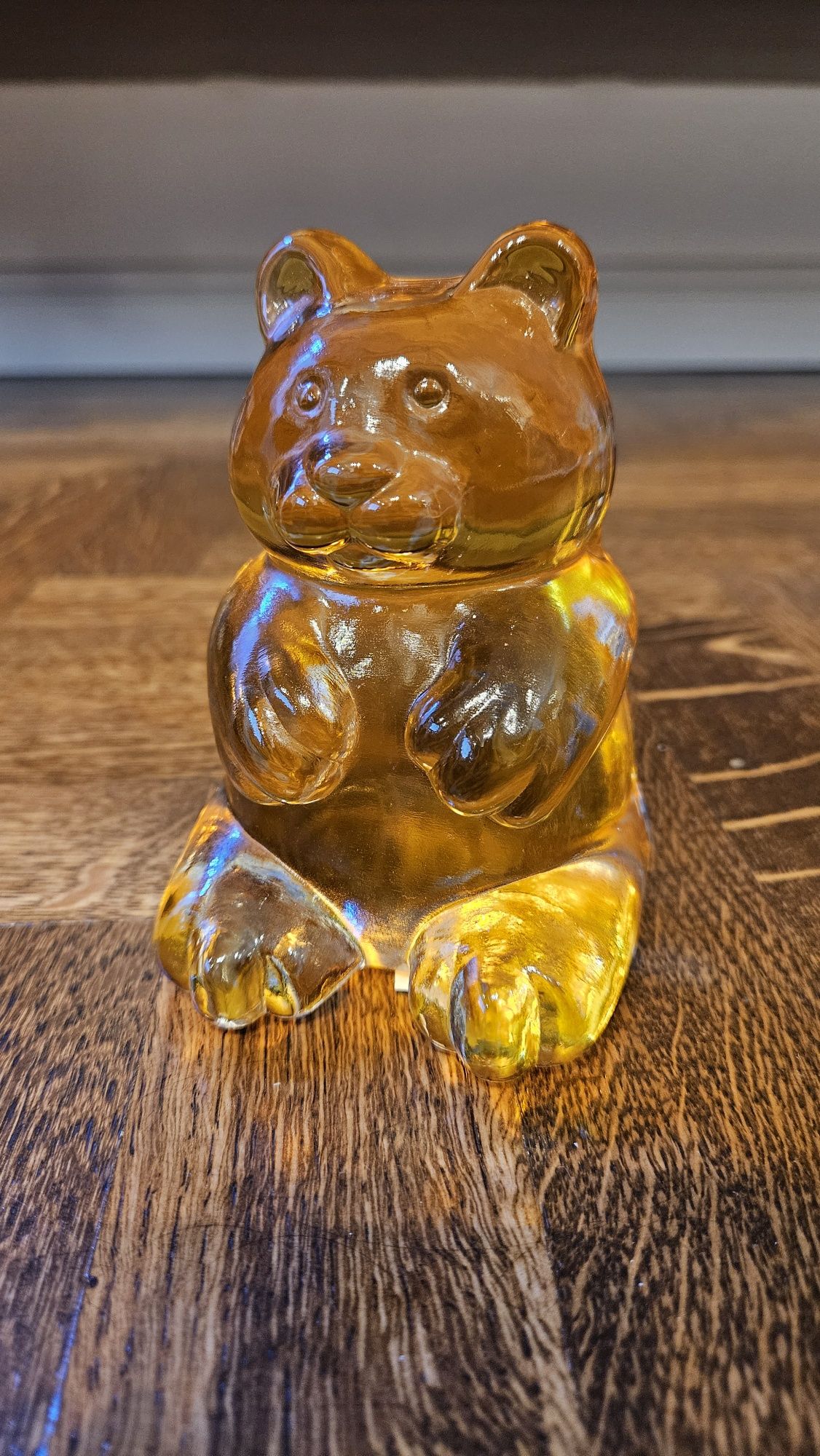 Szklany miś Leonardo haribo bursztynowy pomarańczowy rudy żelek figur