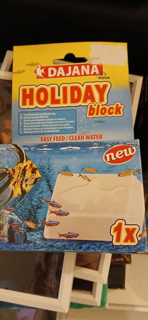 Pokarm  dla rybek na tydzień holiday