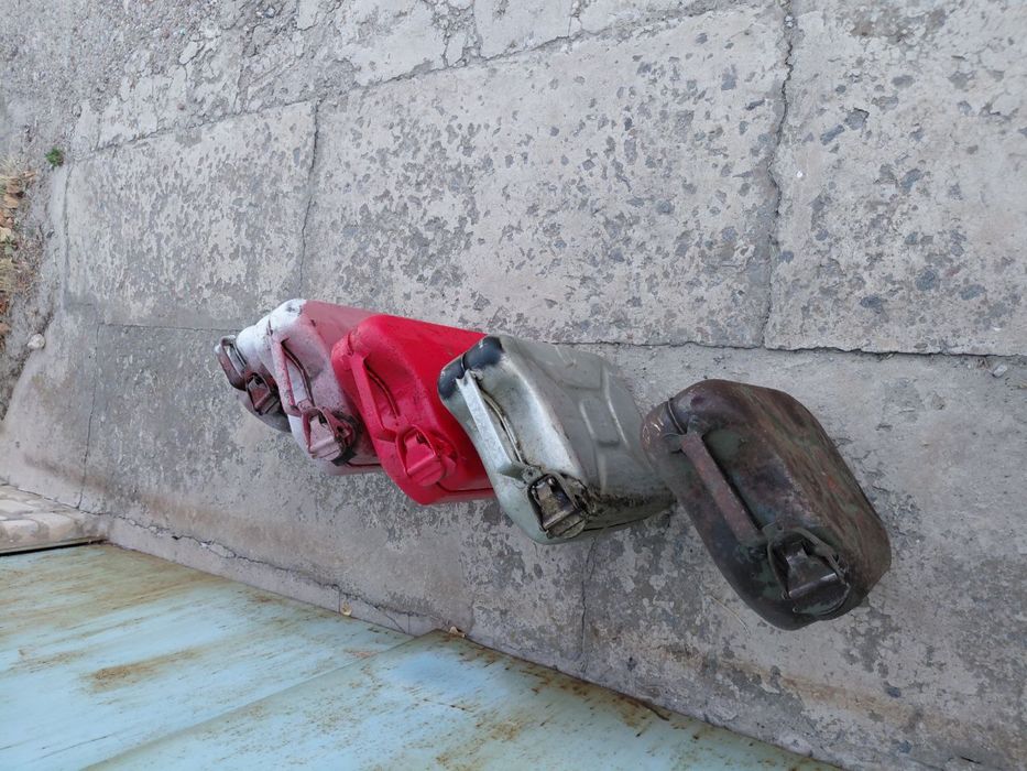 Продам канистры 10л б/у