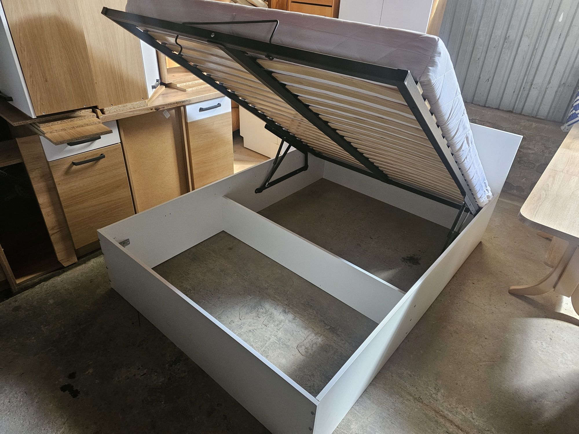 Łóżko białe 142cm x 208cm