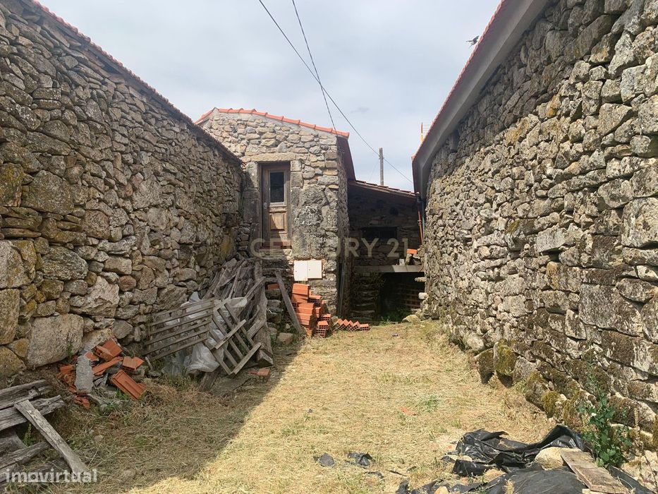 Casa em Pedra à Venda – Padornelos, Montalegre | Telhado Novo e Obras