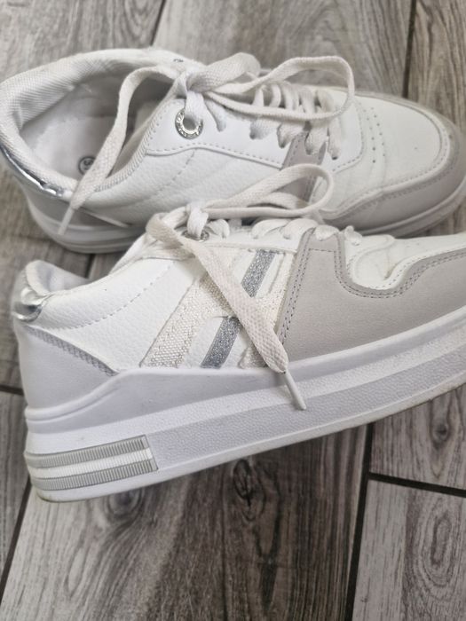 Buty sportowe biało-szare 37
