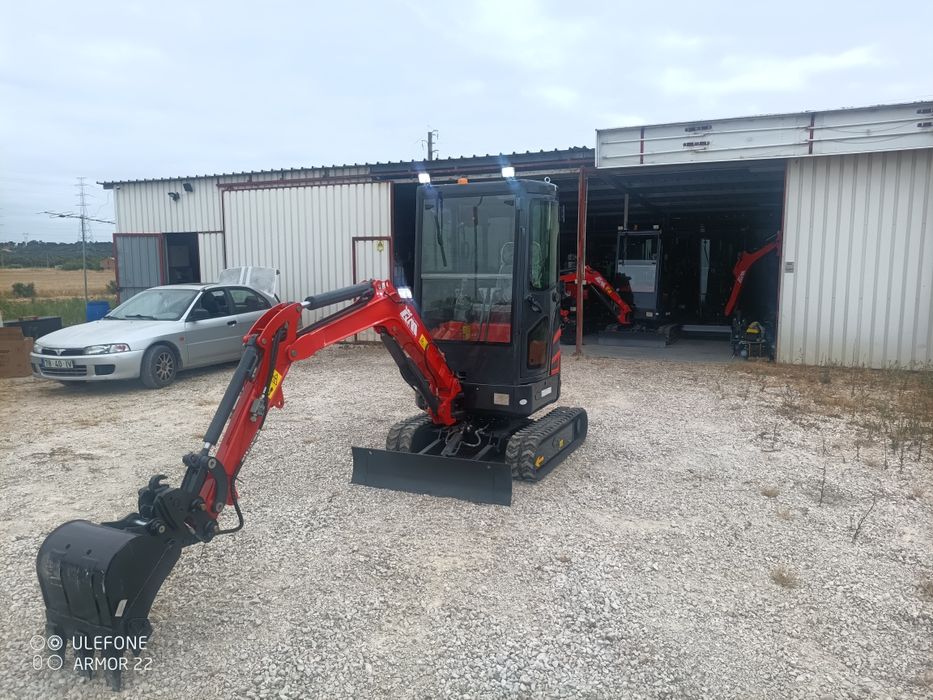 Mini escavadora giratória  Motor Kubota 2000kg novas cabinda