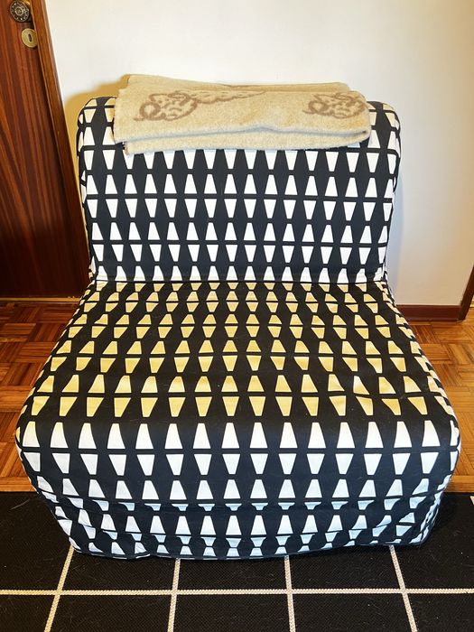 LYCKSELE LÖVÄS sofá-cama capa preta e branca