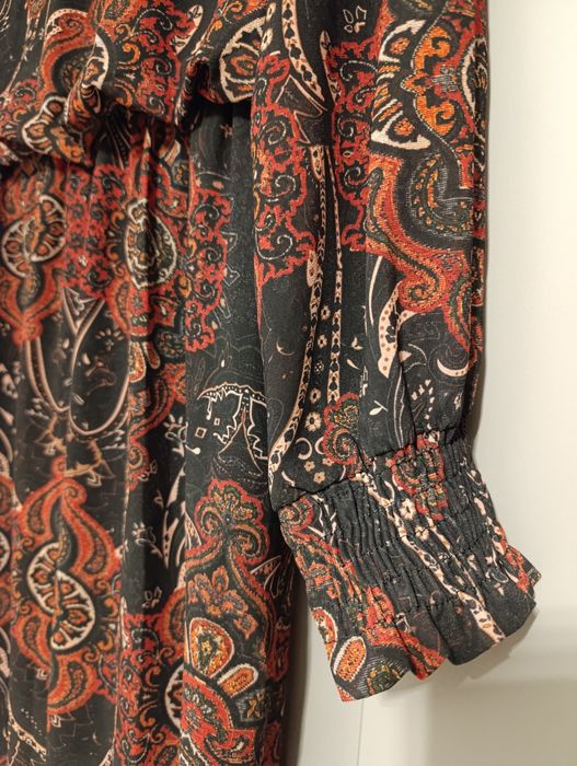 Sukienka wzór paisley, oryginalny fason i wzór