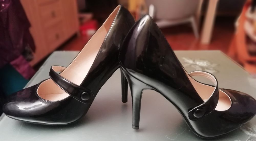 Buty na wysokim obcasie, lakierki