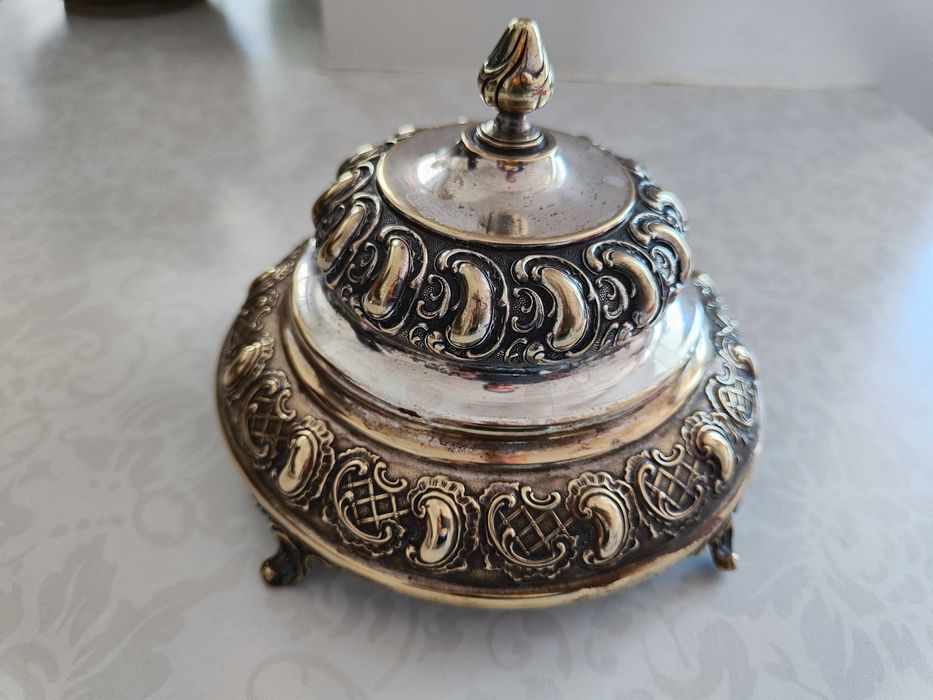 Piękna XIX w podstawa bomboniery Romana Plewkiewicza