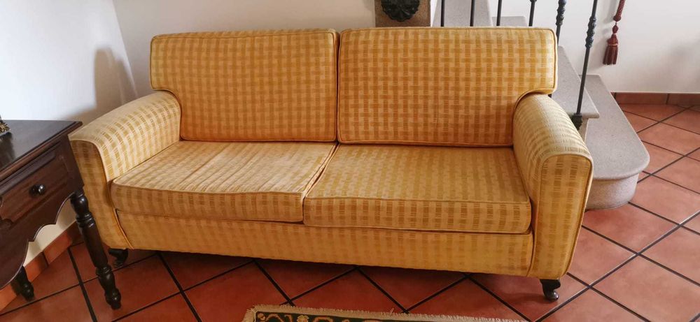 Sofá de 3 Lugares em Tecido