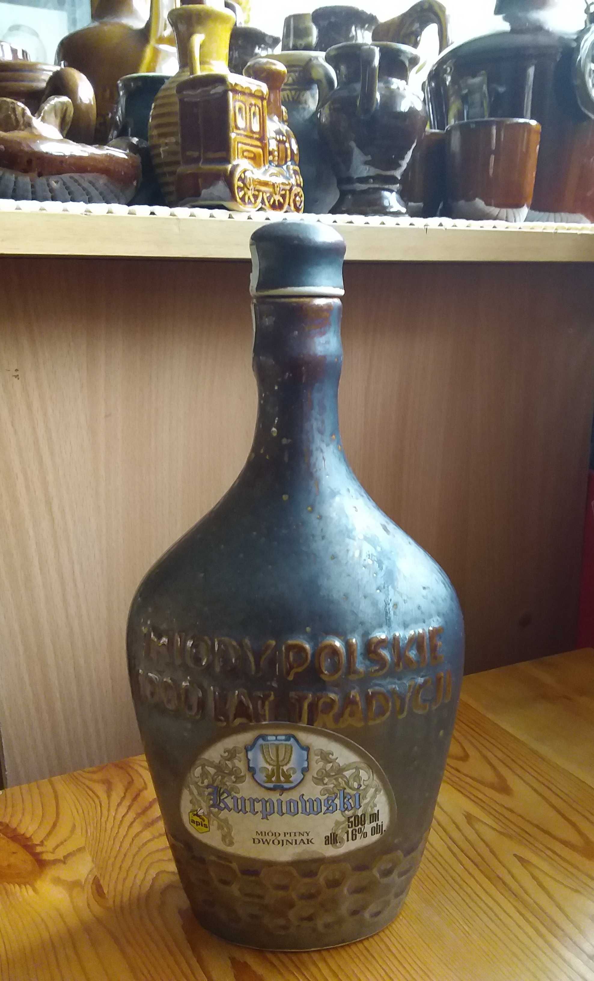 Orginalna butelka PRL Kurpiowski miód pitny dwójniak z korkiem. APIS