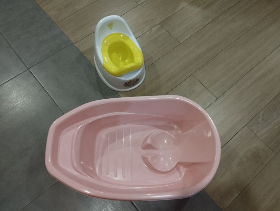 Banheira de bebé e pote