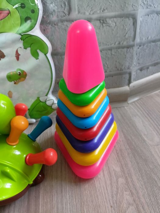 Сортери, піраміда, іграшки для немовлят до 2 років