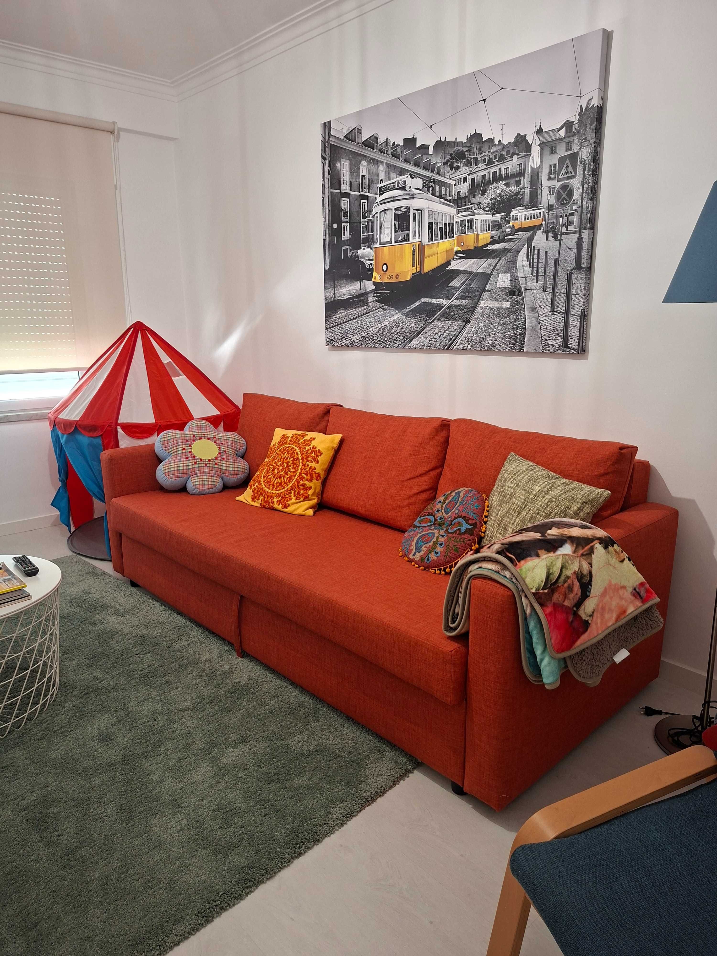 Sofá-cama IKEA de três lugares em tecido