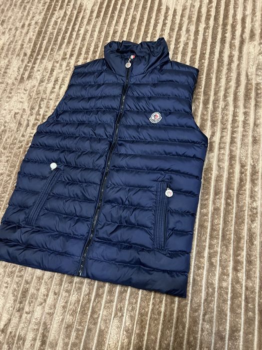 желетка -безрукавка  Moncler