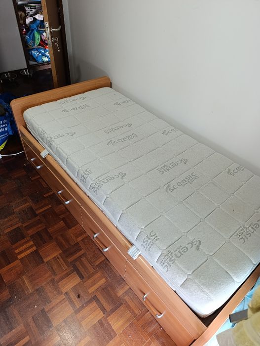 Cama solteiro c/arrumação