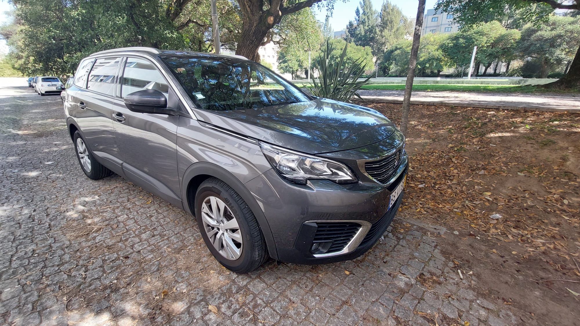 Peugeot 5008 blue HDi alure